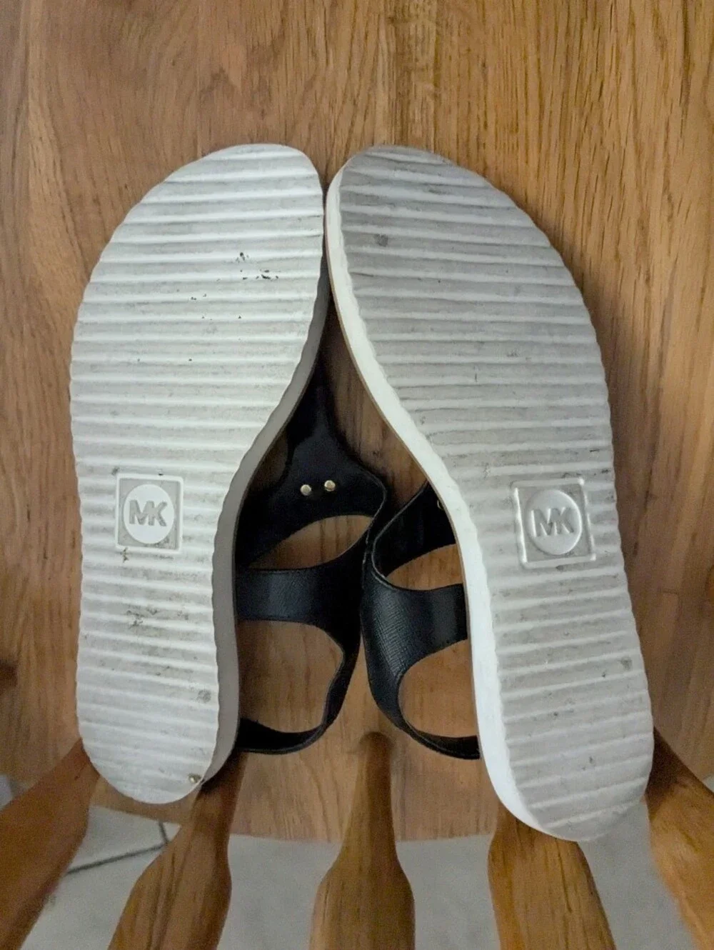 MICHAEL Michael Kors Mallory Black Leather T-Strap Thong Sandals 6.5